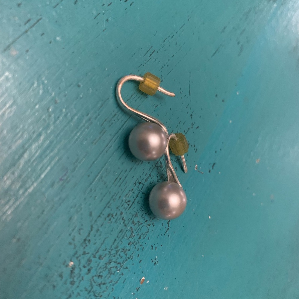 Dainty gray pearl earrings